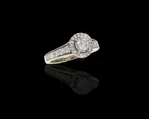 3.7 grams 18 carat White Gold Diamond Halo Engagement Ring