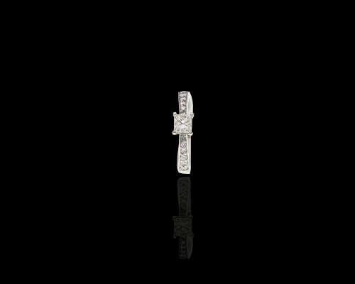 3.6 grams Platinum Diamond Engagement Ring
