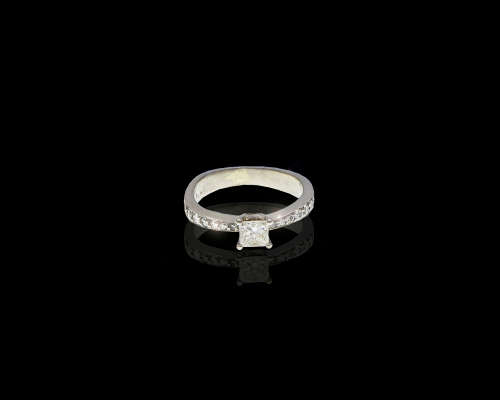 3.6 grams Platinum Diamond Engagement Ring