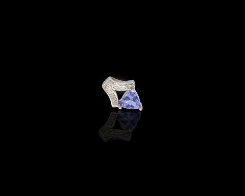 1.5 grams 18 carat White Gold Tanzanite and Diamond Pendant