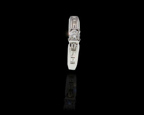 4.3 grams 18 carat White Gold Diamond Engagement Ring