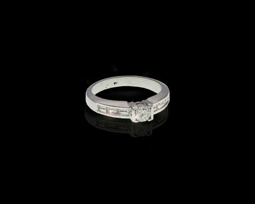 4.3 grams 18 carat White Gold Diamond Engagement Ring