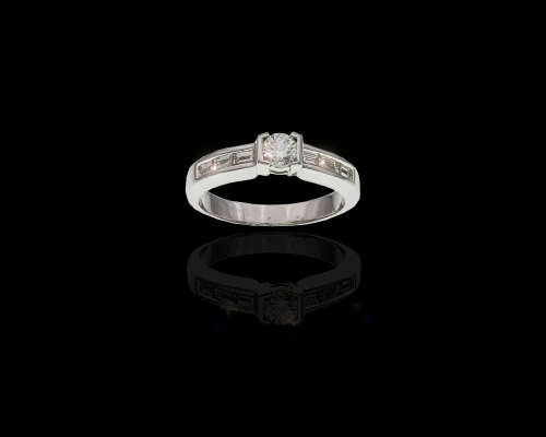 4.3 grams 18 carat White Gold Diamond Engagement Ring