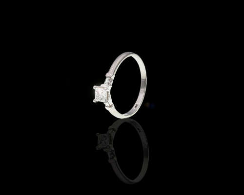 2.2 grams 18 carat White Gold Diamond Engagement Ring