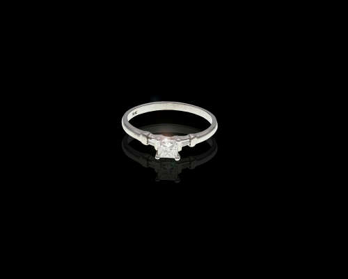 2.2 grams 18 carat White Gold Diamond Engagement Ring