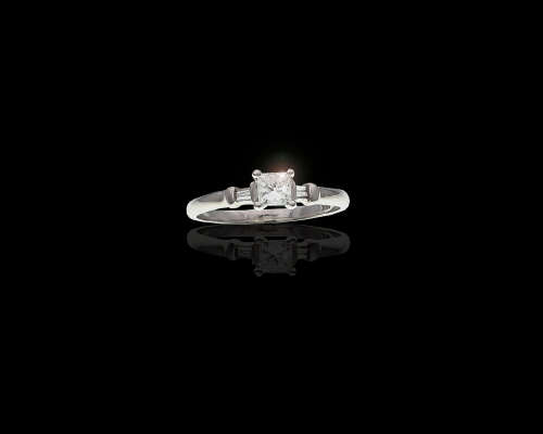 2.2 grams 18 carat White Gold Diamond Engagement Ring