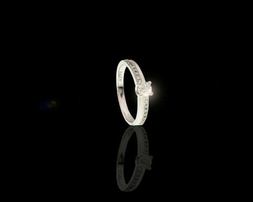 3.3 grams 18 carat White Gold Diamond Engagement Ring