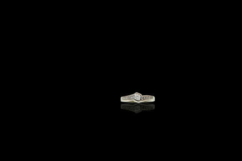 2.6 grams 14 carat White Gold Diamond Engagement Ring
