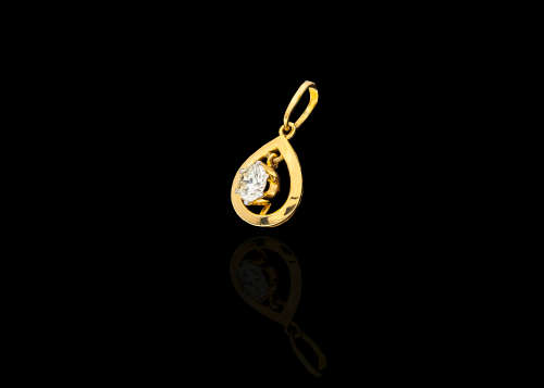 grams 18 carat Yellow Gold Diamond Pendant