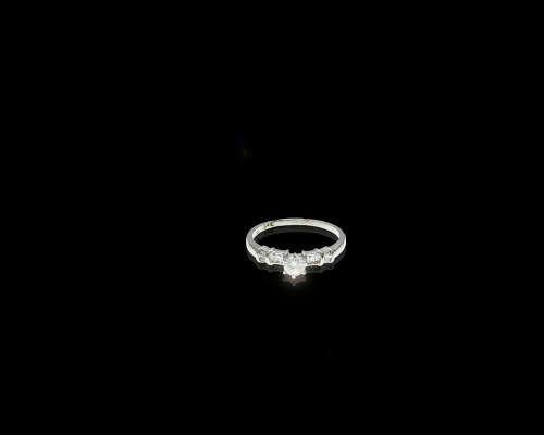 grams 18 carat White Gold Diamond Engagement Ring