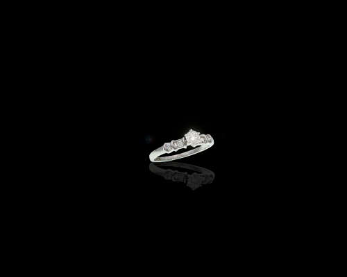 grams 18 carat White Gold Diamond Engagement Ring