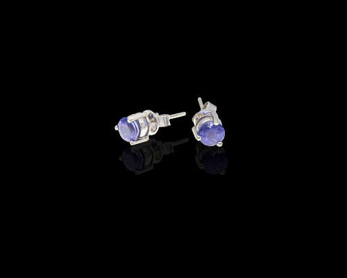 1.8 grams 18 carat White Gold Tanzantie Stud Earrings