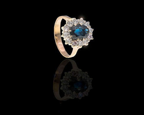 3.8 grams 14 carat Yellow Gold Sapphire and Diamond Halo Ring