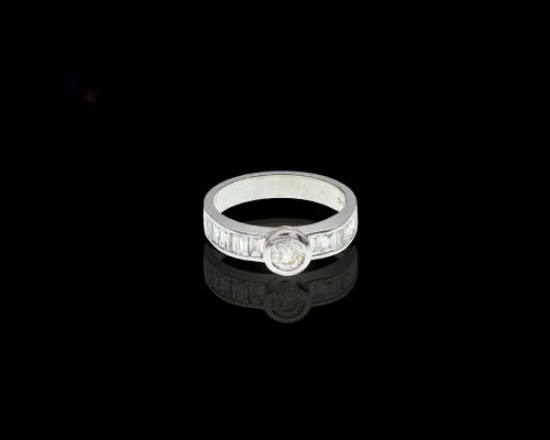 5.3 grams 18 carat White Gold Diamond Engagement Ring