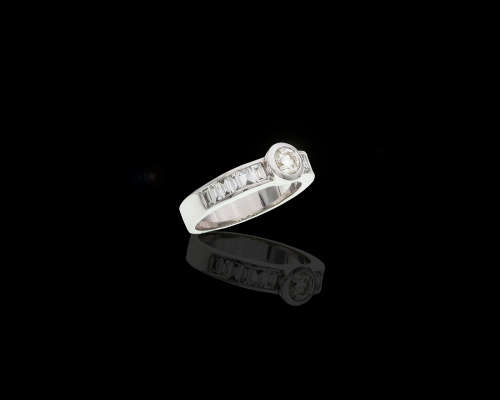 5.3 grams 18 carat White Gold Diamond Engagement Ring