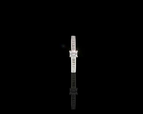 2.8 grams 18 carat White Gold Diamond Engagement Ring