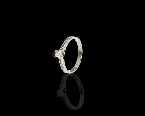 2.8 grams 18 carat White Gold Diamond Engagement Ring
