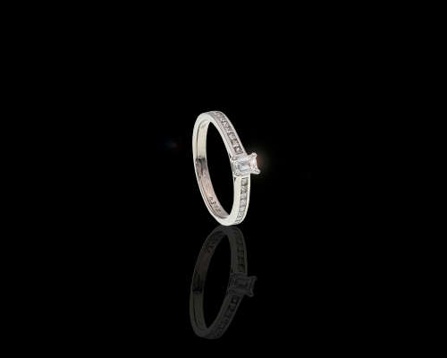 2.8 grams 18 carat White Gold Diamond Engagement Ring