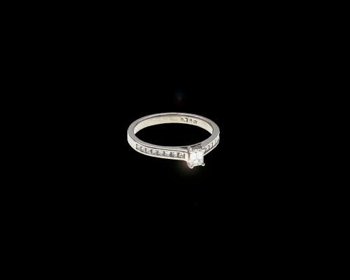 2.8 grams 18 carat White Gold Diamond Engagement Ring