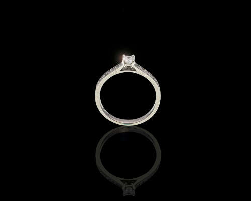 2.8 grams 18 carat White Gold Diamond Engagement Ring