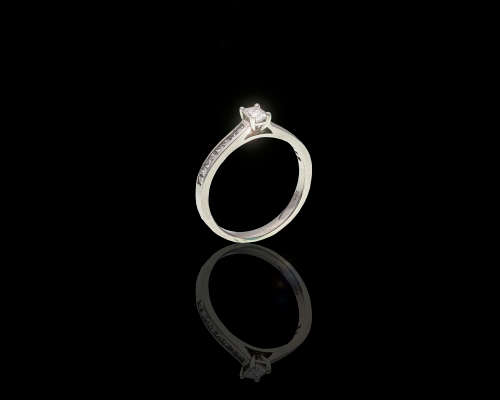2.8 grams 18 carat White Gold Diamond Engagement Ring