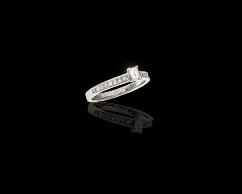 2.8 grams 18 carat White Gold Diamond Engagement Ring