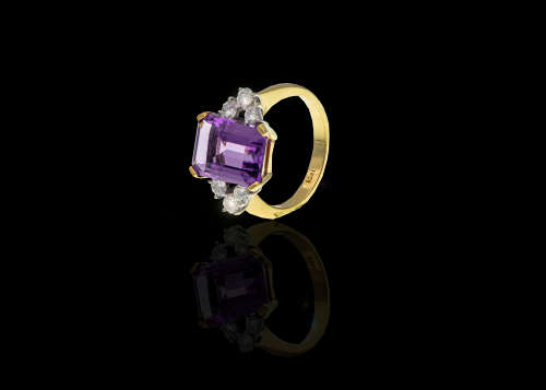 18ct ( 7grams) Yellow Gold Amethyst and Diamond Vintage Ring
