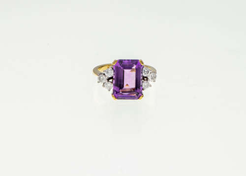18ct ( 7grams) Yellow Gold Amethyst and Diamond Vintage Ring