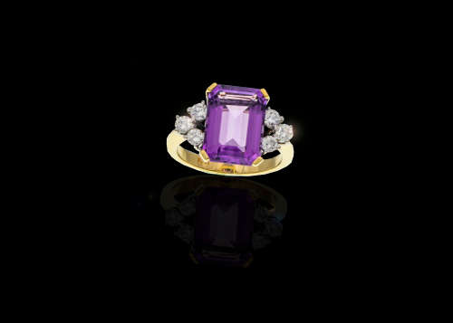 18ct ( 7grams) Yellow Gold Amethyst and Diamond Vintage Ring