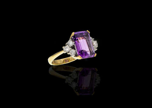 18ct ( 7grams) Yellow Gold Amethyst and Diamond Vintage Ring