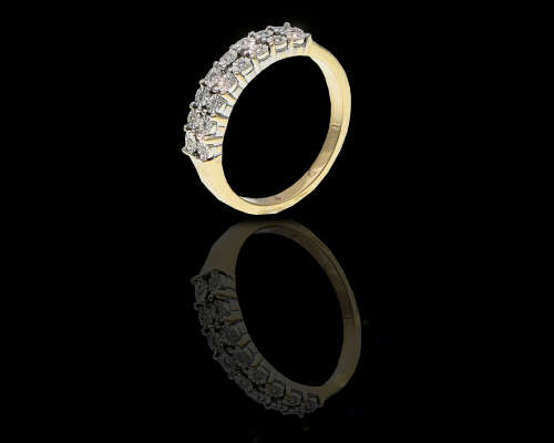 2.9 grams 9 carat Yellow Gold Diamond Illusion Set Half Eternity Ring