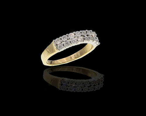 2.9 grams 9 carat Yellow Gold Diamond Illusion Set Half Eternity Ring