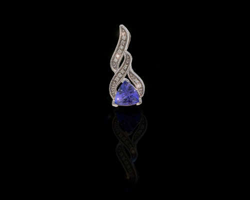 2.2 grams 9 carat White Gold Tanzanite and Diamond Pendant