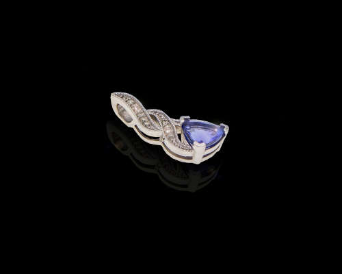 2.2 grams 9 carat White Gold Tanzanite and Diamond Pendant