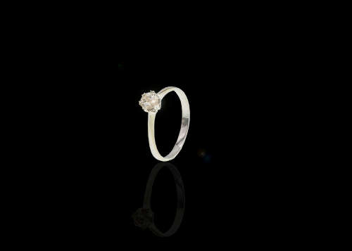 grams 18 carat White Gold Diamond Solitaire Ring