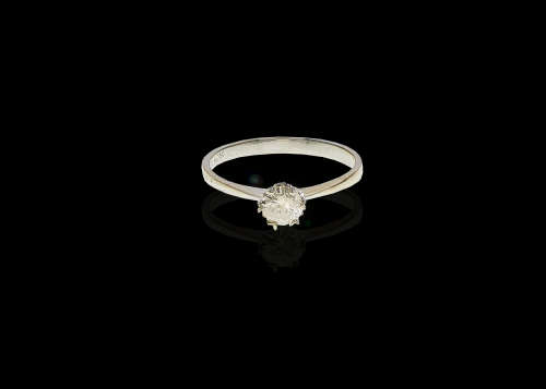 grams 18 carat White Gold Diamond Solitaire Ring
