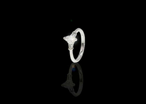 3.2 grams 18 carat White Gold Diamond Engagement Ring