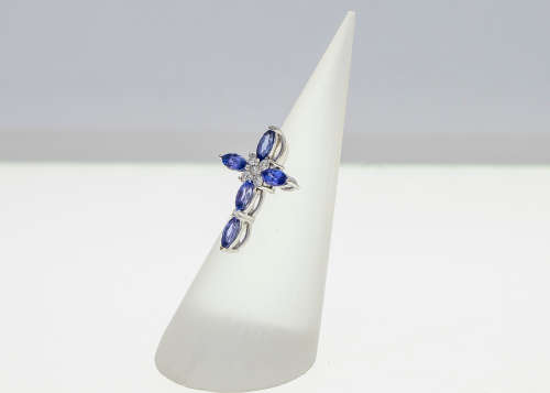 2.5 grams 18 carats Tanzanite and Diamond Cross Pendant
