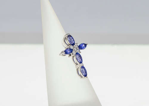2.5 grams 18 carats Tanzanite and Diamond Cross Pendant