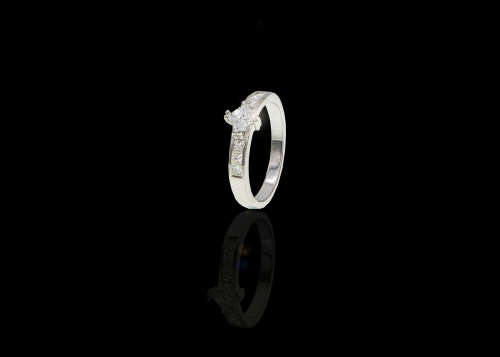 3.8 grams 18 carat White Gold Diamond Engagement Ring