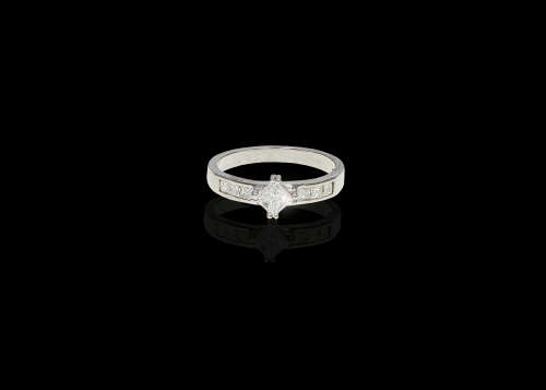 3.8 grams 18 carat White Gold Diamond Engagement Ring