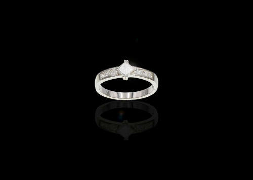 3.8 grams 18 carat White Gold Diamond Engagement Ring