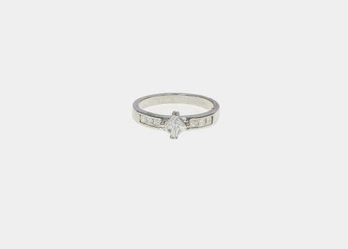 3.8 grams 18 carat White Gold Diamond Engagement Ring