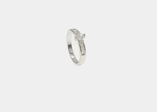 3.8 grams 18 carat White Gold Diamond Engagement Ring