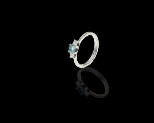3.5 grams 18 carat White Gold Diamond Cocktail Ring