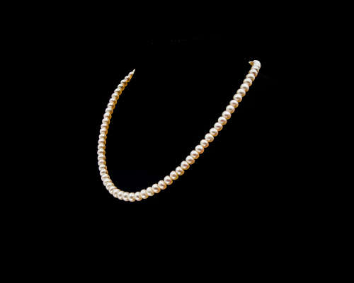 Pearl Necklace attached to a 2 gram 14 carat Yellow Gold Clasp