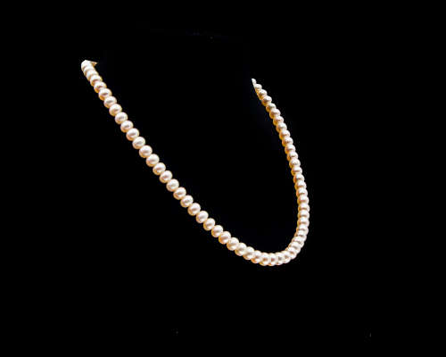 Pearl Necklace attached to a 2 gram 14 carat Yellow Gold Clasp