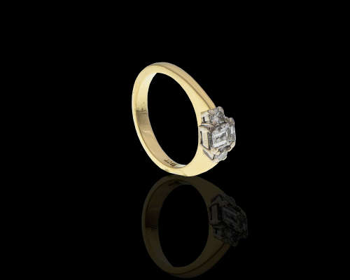 5.1 grams 18 carat t Yellow Gold Trilogy Diamond Ring