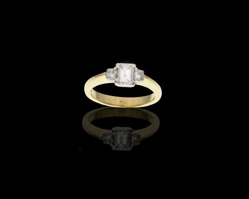 5.1 grams 18 carat t Yellow Gold Trilogy Diamond Ring