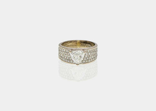 6.9 grams 18 carat White Gold Diamond Cocktail Ring